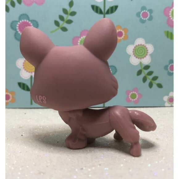 Authentic Littlest Pet Shop # 1533 Mauve Tan Blind Bag Corgi Purple Eyes Outfit - Picture 3 of 3